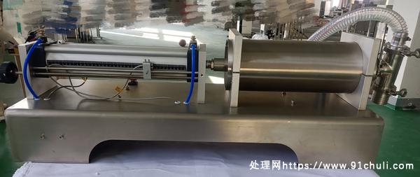 

卧式全自动液体灌装机500-5000ml