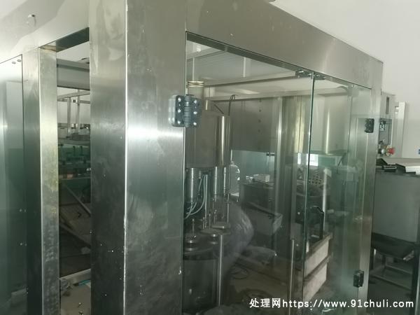 

机器停机液位不一致，12头负压灌装机