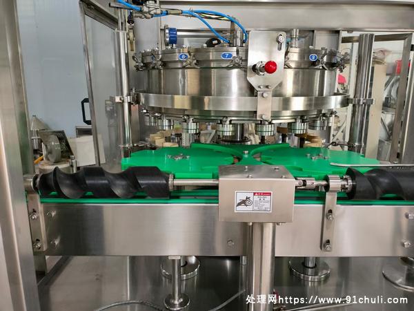 

两台全新铝罐饮料灌装机每分钟250罐