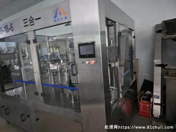 

18头28口三合一饮料罐装机供应