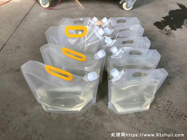 

全自动自立袋旋盖灌装机散啤洗衣液500-1500ml