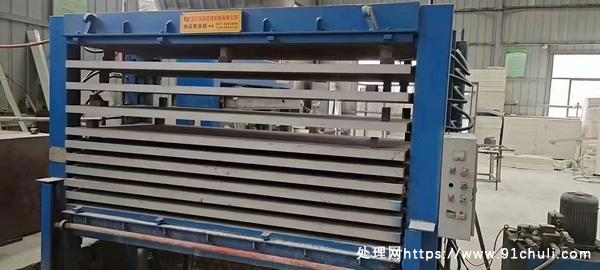 

新世纪十层热压机1.2x2.8m6公分板厚工厂在位处理