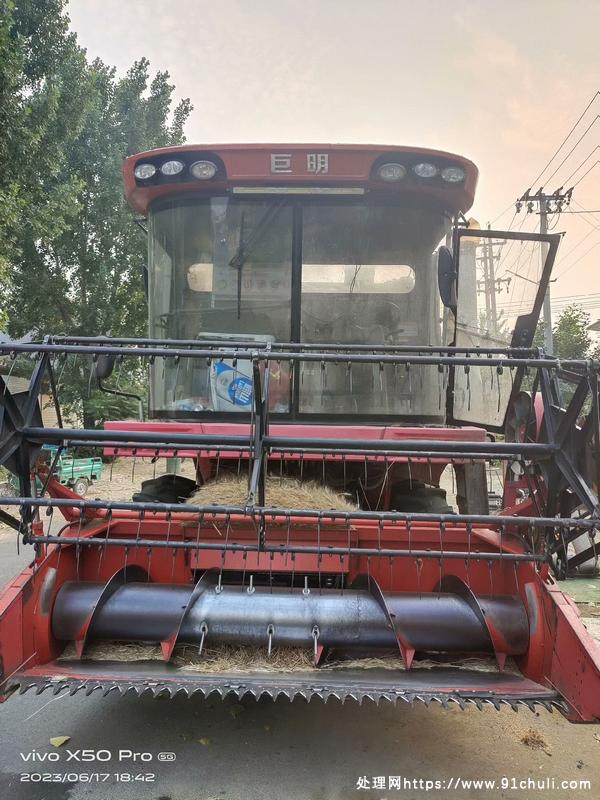 转让个人二手巨明60小麦联合收割机
