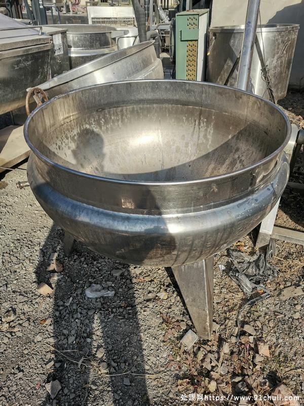 

600升三足夹层锅处理掉，下出料，食品级304