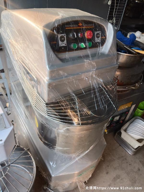 

80型双动双速和面机全新低价转让