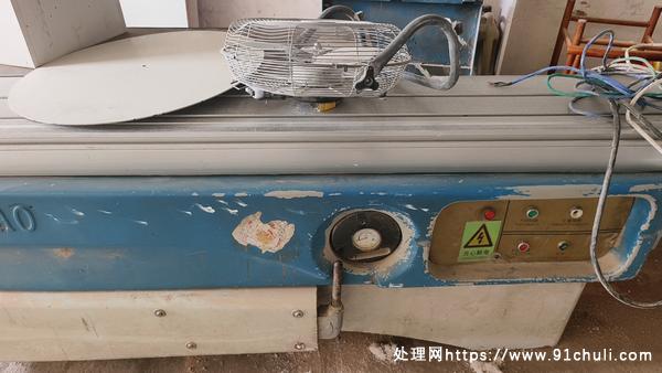 

重型木工推台锯正常使用工厂到期不做了