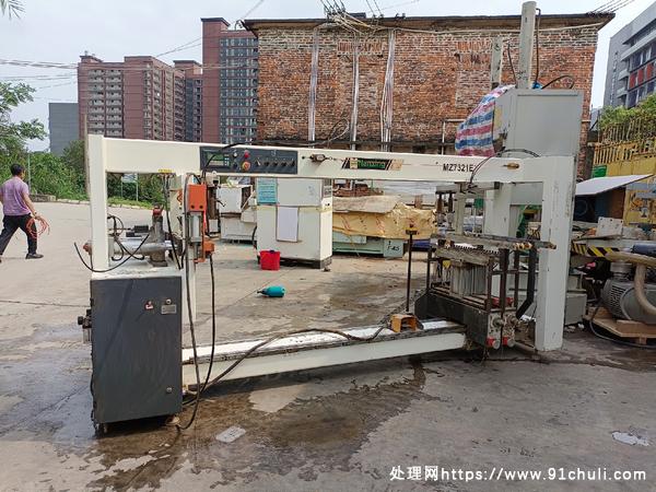 

南行三排钻8成新正常工作通电即用