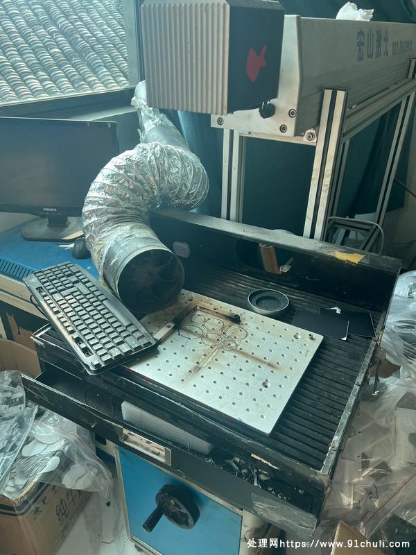

100瓦二氧化碳打标机，新功能，强大性能，适用木头纸箱布
