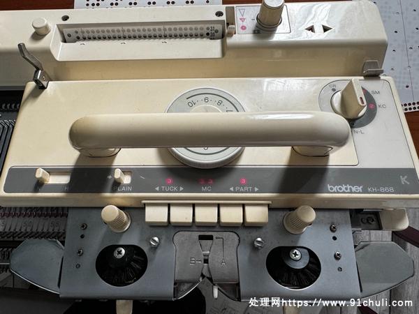 

兄弟KH868编织机9成新，带花卡说明书