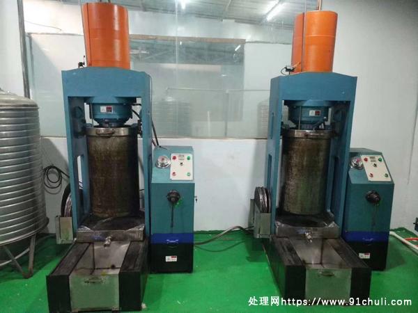 

福全320型液压机两台200斤