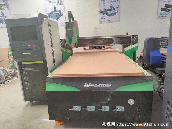 

龙雕迷你字雕刻机自动换刀四刀库三年内机器