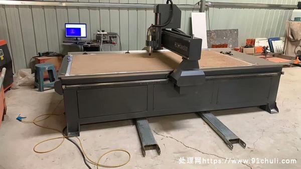 

力雕1325吸附雕刻机带电脑通电可用九成新