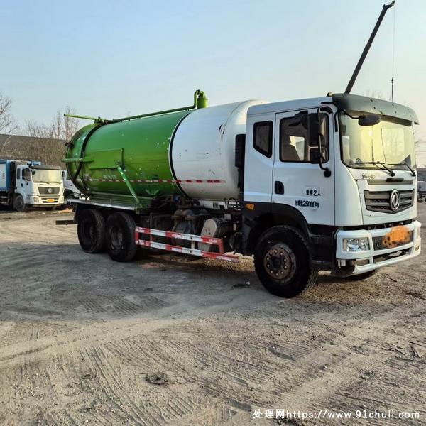 

东风华神T5后八轮20立方吸污车，国六康明斯