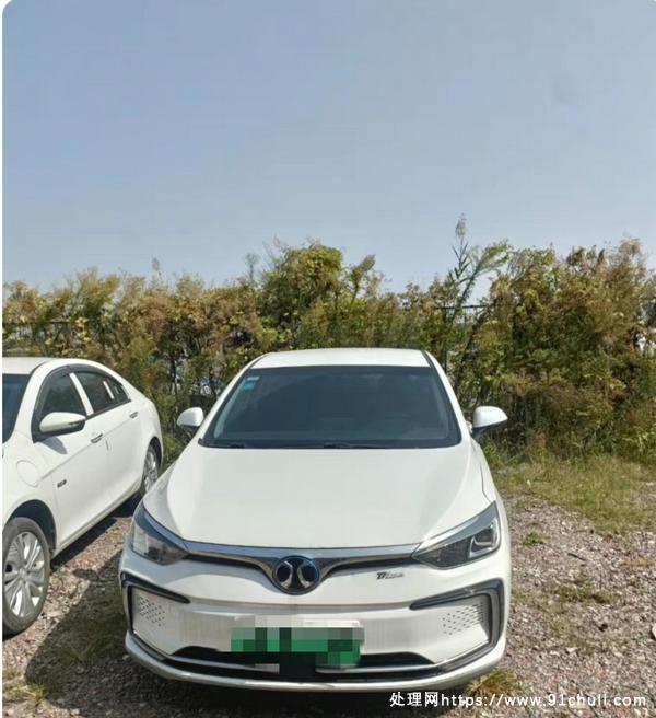 

北汽新能源EU5白色2019年补漆石景山看车