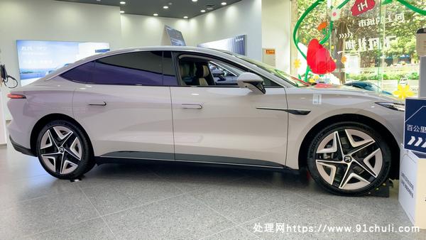 

飞凡F7宽体长轴无框车门高性价比