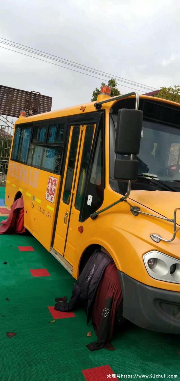 

19座幼儿版校车17年5月4万提档，状况良好