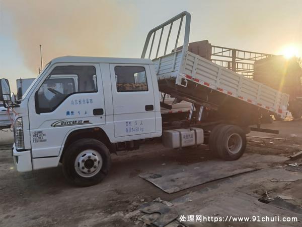 

福田工程双排3.3米自卸车