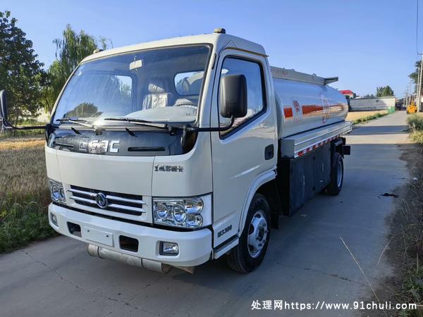 

准新东风多利卡5吨加油车，车况新车