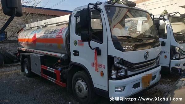 

江苏南通东风多利卡8吨加油车带机带费22年8月11月两台