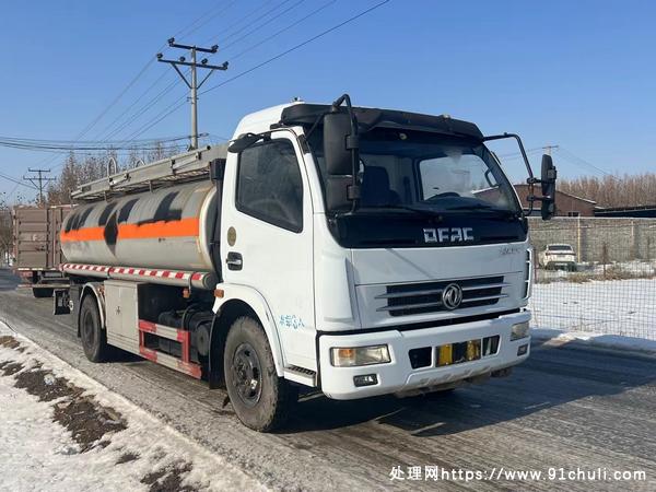

18国五东风多利卡D7 8吨加油车 7千公里 朝柴发动机