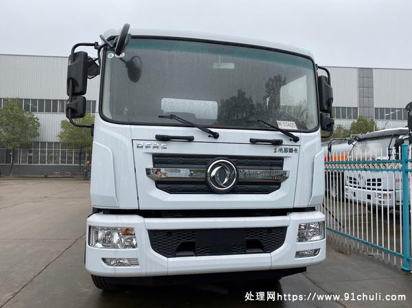 

东风多利卡D9运油车，罐容15方，康明斯动力，厂家直销！