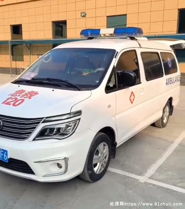 

东风凌智M5救护车22年1万公里新车状态车户稳定