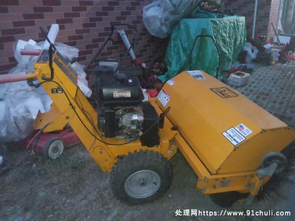 

美国MB扫雪车二手科勒9.5马力外壳划痕轮胎风化自提
