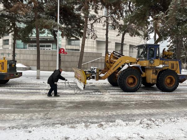 

大号铲雪车闲置液压驱动