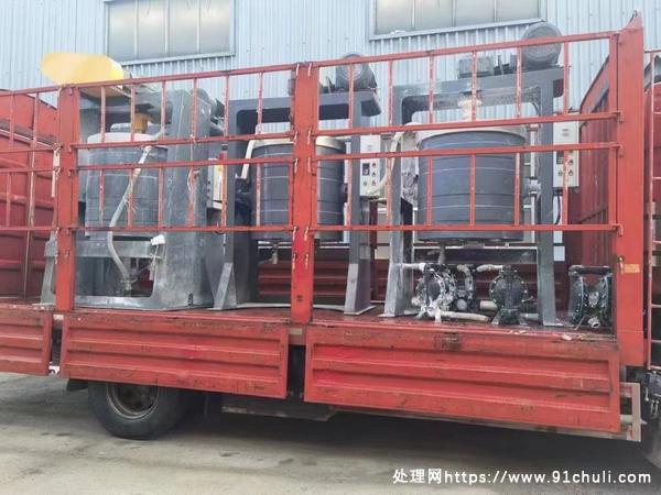 

4台600立式球磨机聚氨酯衬里2021年无锡粉体厂生产