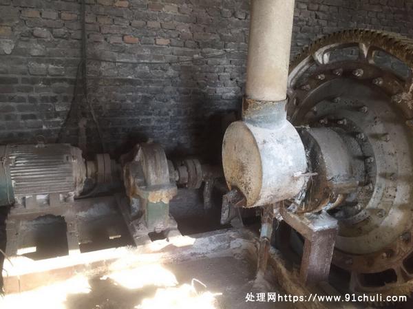 

低价出售二手干式球磨机1米X3米使用二年