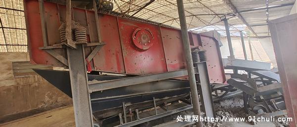 

振动筛1.8×5.4米大厂制作九成新
