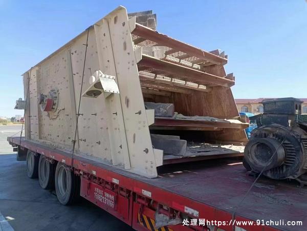 

黑山路桥2470四层振动筛45千瓦14吨两台出售