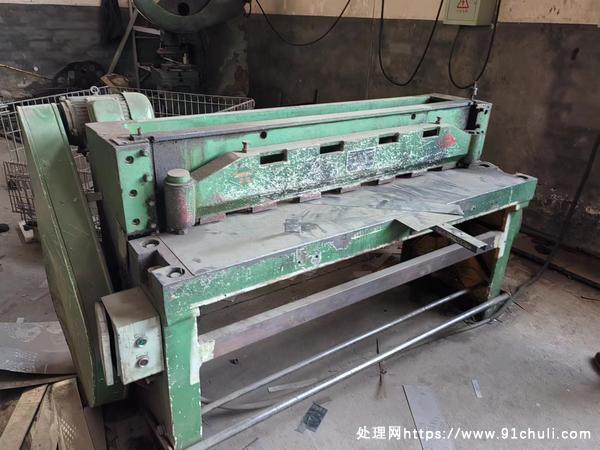 

3/1300剪板机正常剪切0.3mm
