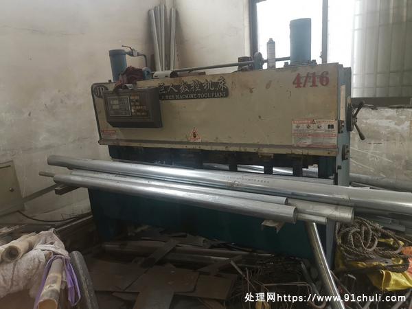 

闸式液压剪板机4*1600闲置转让9成新可叉车