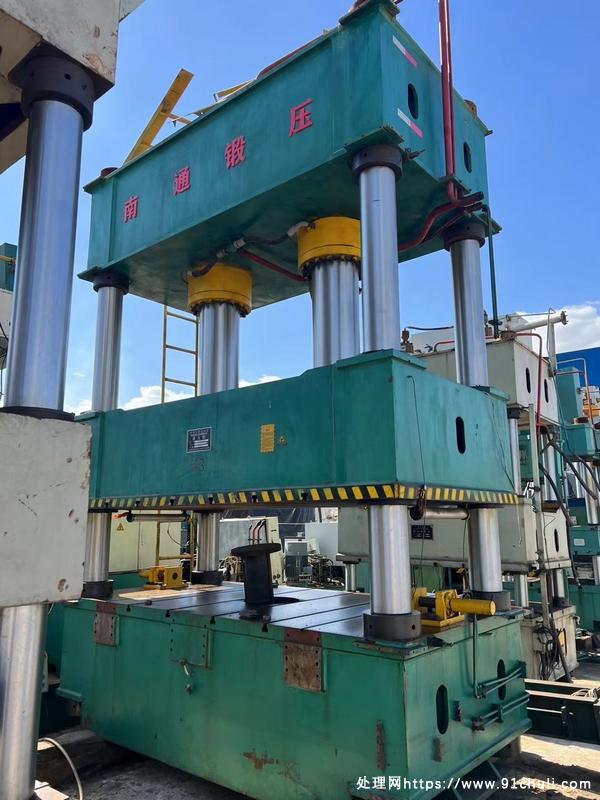 

南通锻压630吨油压机台面2.6×1.6米电话