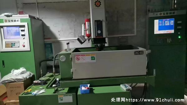 

黄英CNC450三轴火花机石墨铜工放电多腔加工