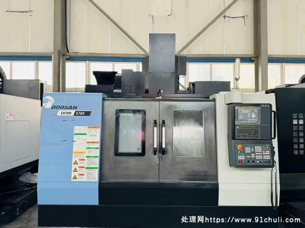 

斗山DNM5705加工中心9成新BBT40主轴发那科系统