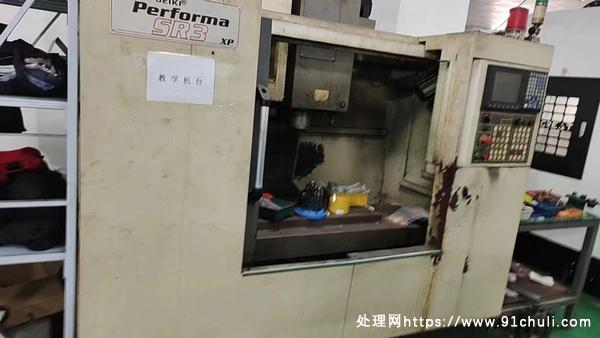 

捷克650加工中心三线轨机械臂三菱系统正常使用2.9万