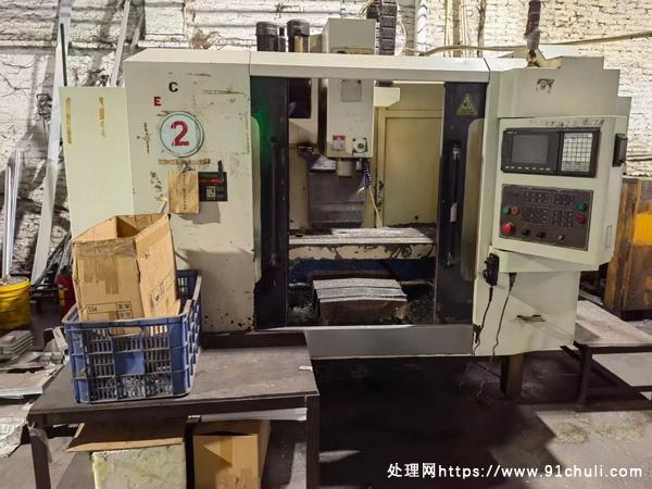 

屹正数控800加工中心圆盘16刀库新代6MB系统