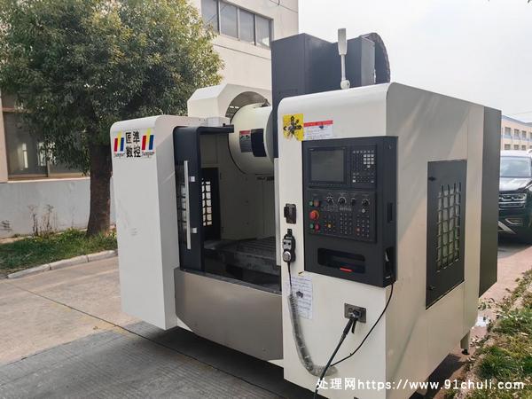 

匠准850加工中心 BT40主轴10000转 24刀库