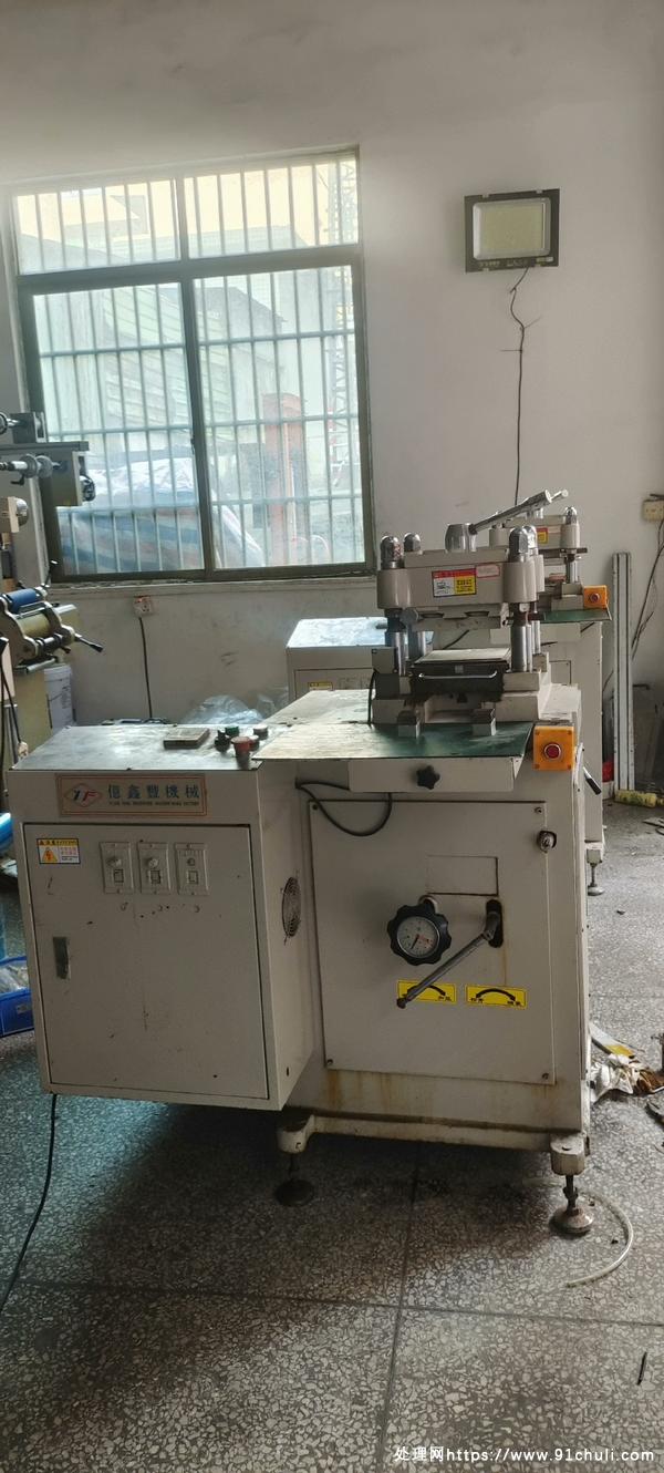 

亿鑫丰210模切机2台，200x200mm，低价处理！