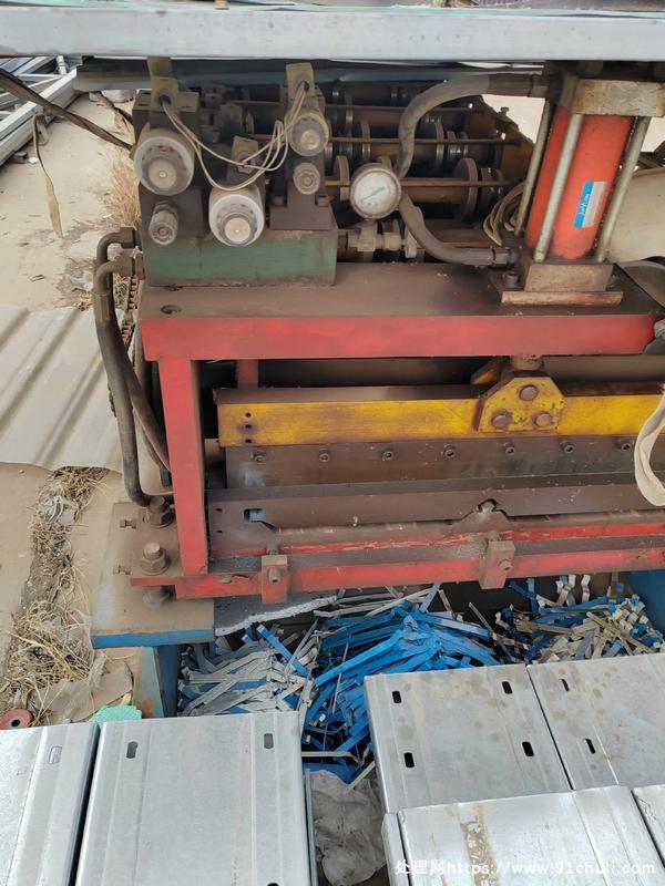 

出售820型角尺压瓦机，液压，24拍，0.7-0.8厚