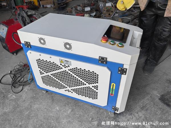 

1000瓦激光焊机，9成新工地应付检查用，外观崭新