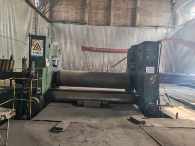 2004年出厂的南通恒力重工生产的上辊数控万能式卷板机，卷板厚度70，卷板宽度3000